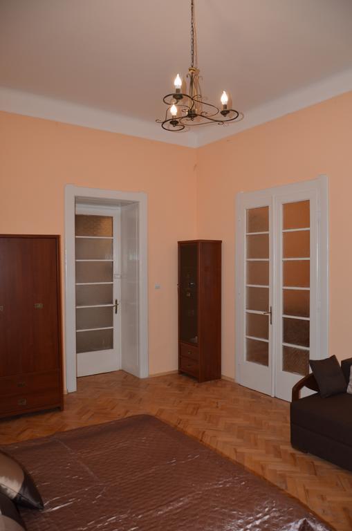 Apartment Viatores Лвив Екстериор снимка