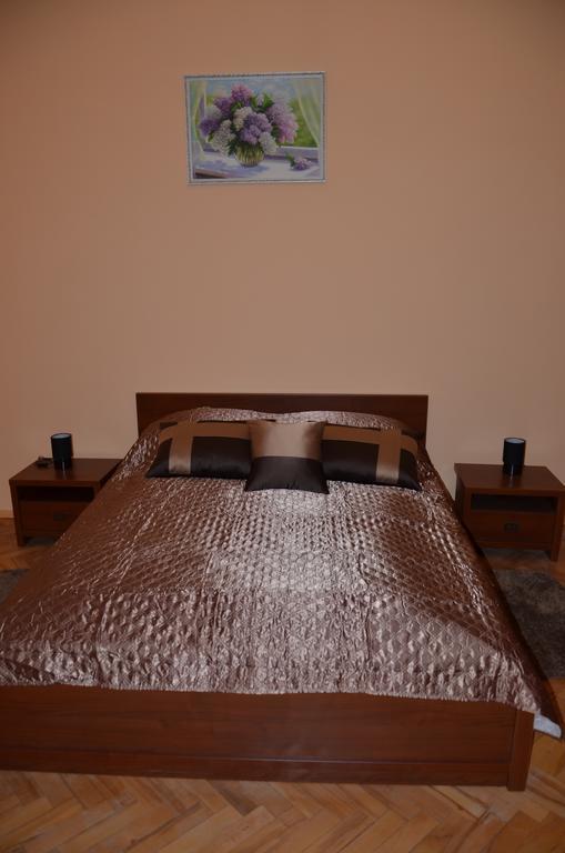 Apartment Viatores Лвив Екстериор снимка