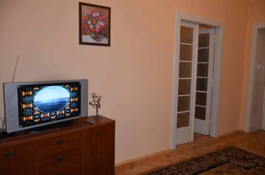 Apartment Viatores Лвив Екстериор снимка