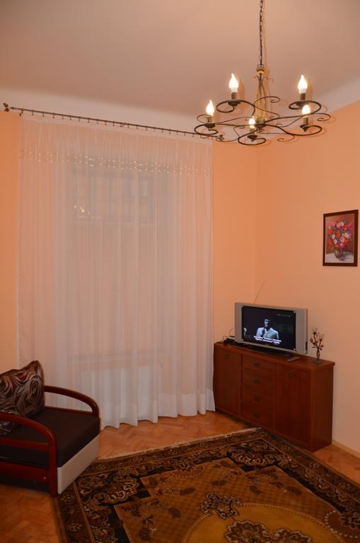 Apartment Viatores Лвив Екстериор снимка