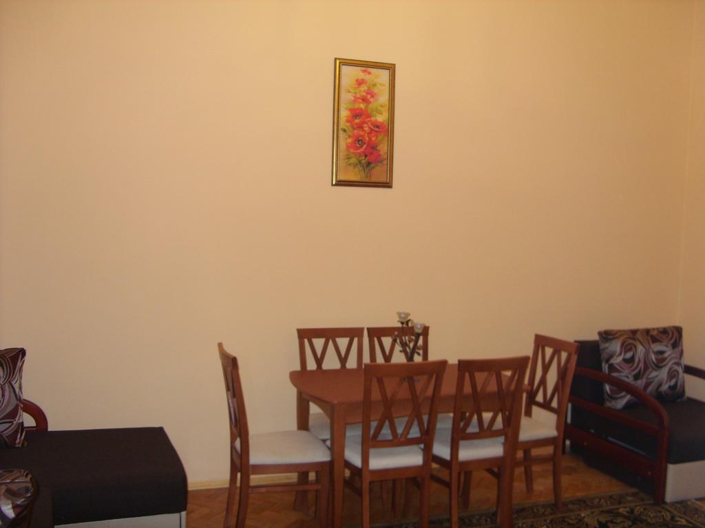Apartment Viatores Лвив Стая снимка
